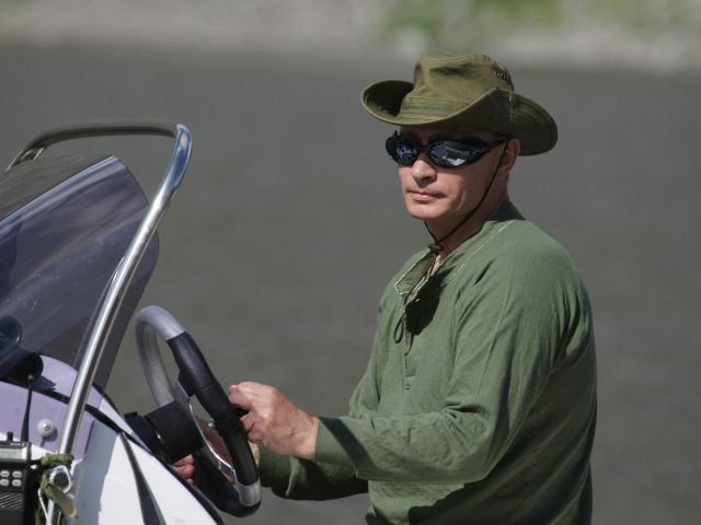 Presedintele rus, Vladimir Putin, nu intentioneaza sa plece in vacanta pana in luna septembrie 2016.