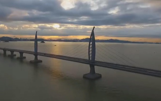 Открыт самый длинный мост над морем.