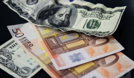 Leul continuă să se deprecieze faţă de principalele valute de referinţă.