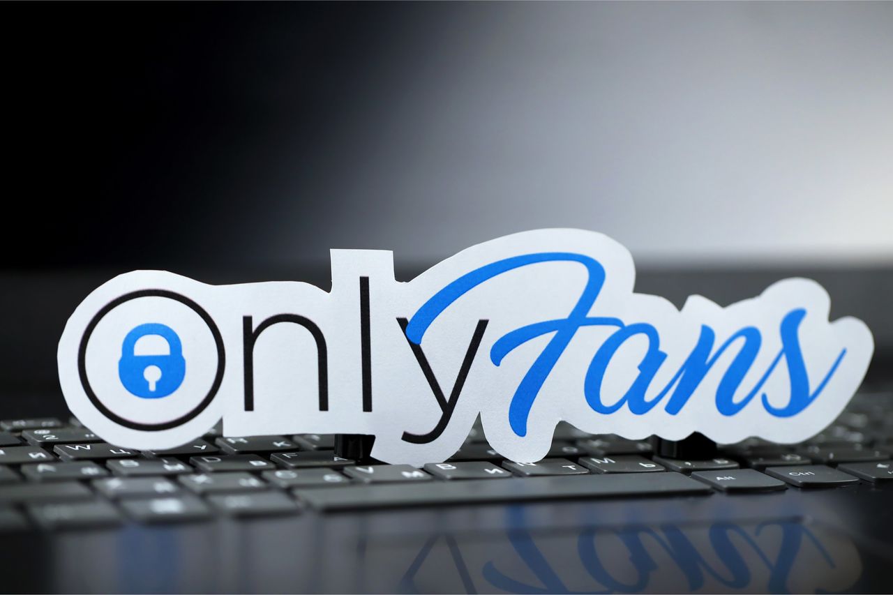 Владеющий OnlyFans выходец с Украины стал миллиардером в пандемию.