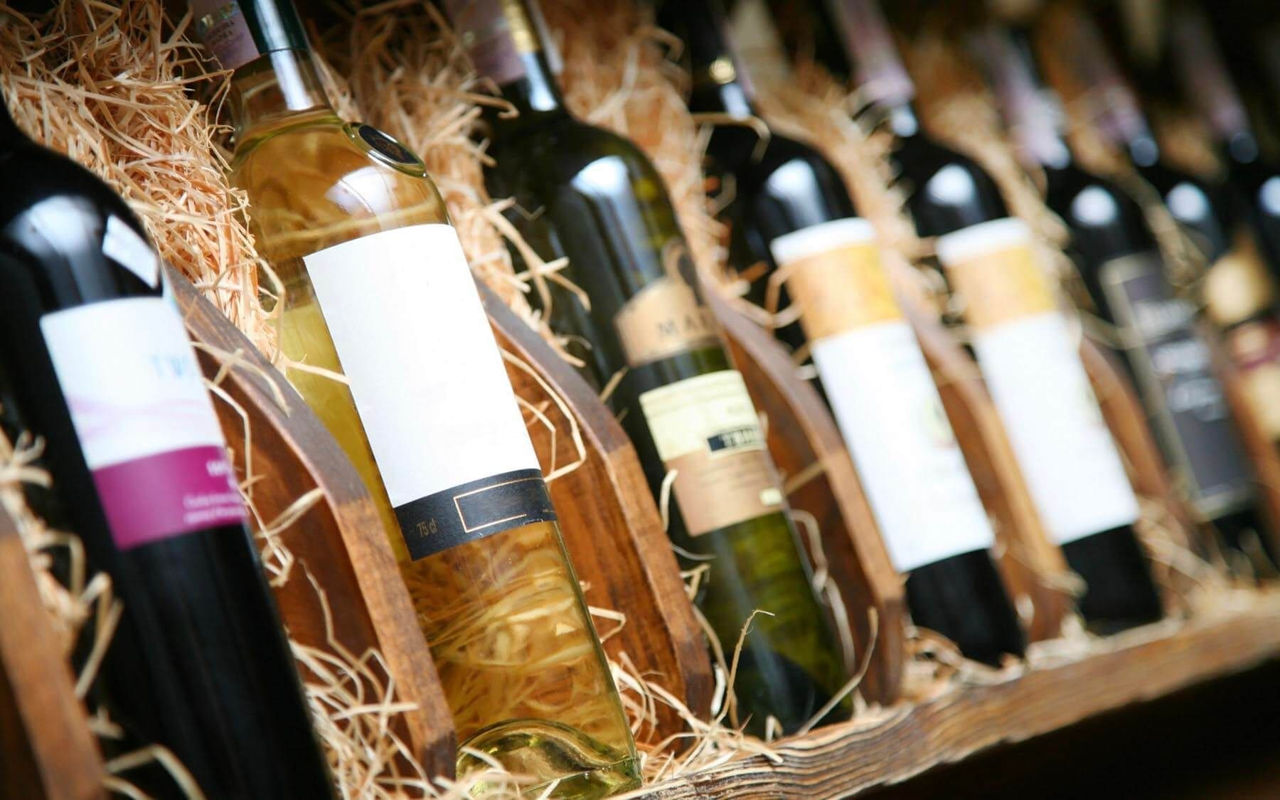 Sticlele de vin moldovenesc vor avea etichete cu indicarea ingredientelor și alergenilor.