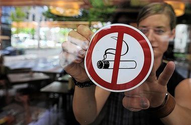 Представители ресторанного бизнеса просят у властей разрешения на оборудование курилок в закрытых помещениях.