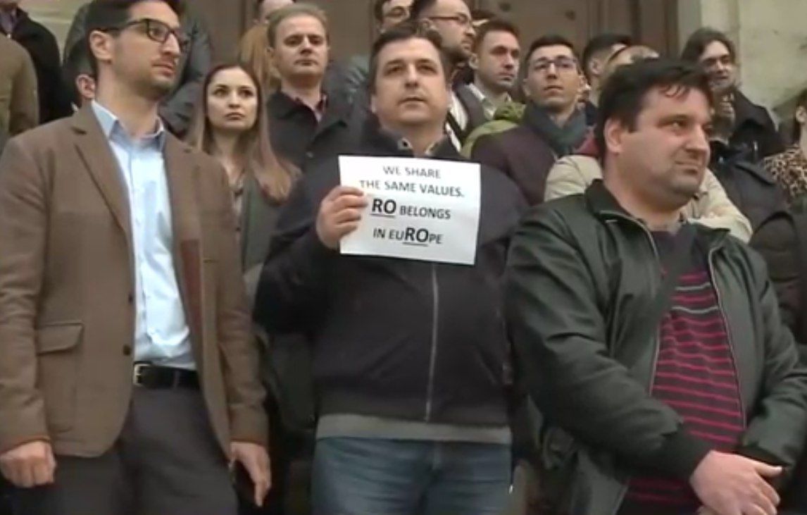 В Румынии третью неделю протестуют судьи.