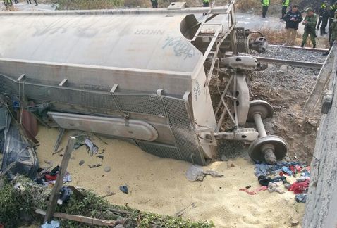 Accident feroviar în Mexic: Un tren a deraiat şi a intrat într-o casă 