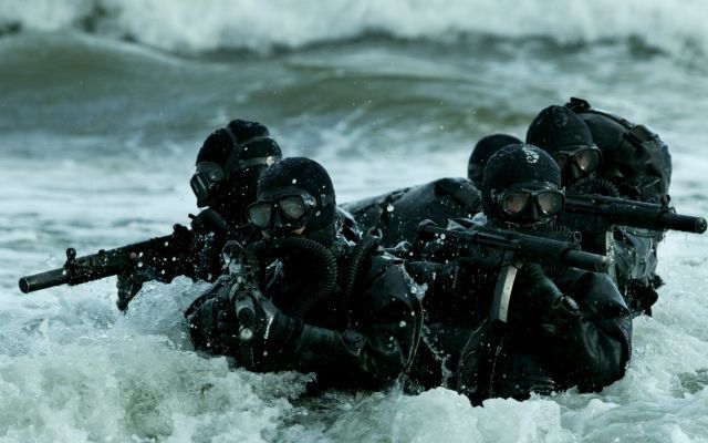 Бойцы элитного подразделения ВМС США получают зарплату, как школьные учителя.