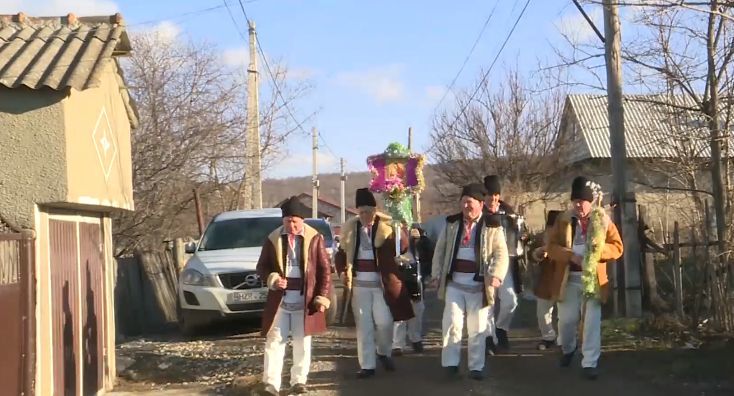 В Сынджере ансамбль Puhoienii на Рождество устроил представление.