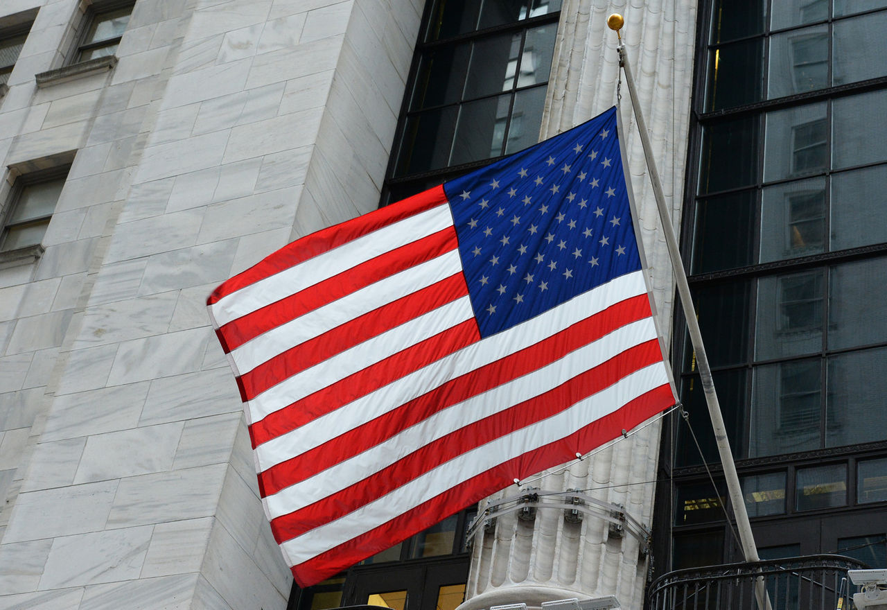 Глава Госдепартамента США Рекс Тиллерсон поручил представителям дипломатических миссий страны перед выдачей виз проверять профили соцсетей подозрительных лиц,