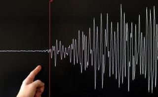 Centrul de avertizare pentru tsunami din Pacific a informat că nu există ameninţare de tsunami.