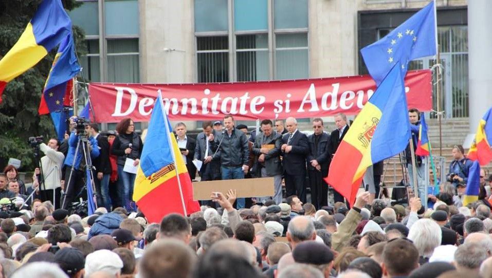 Niciun demnitar european, niciun oficial străin nu a urcat pe scenă, nici măcar nu a transmis „mesaje”, nici măcar nu a postat pe FB ceva.