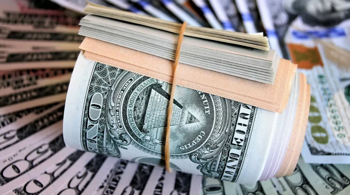 Rezervele valutare s-au diminuat cu peste 200 de milioane de dolari într-o lună.