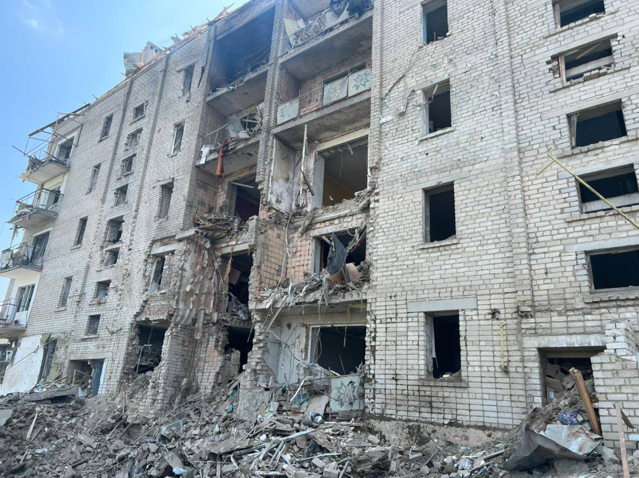 Ким: При обстреле Вознесенска в Николаевской области пострадали дети.