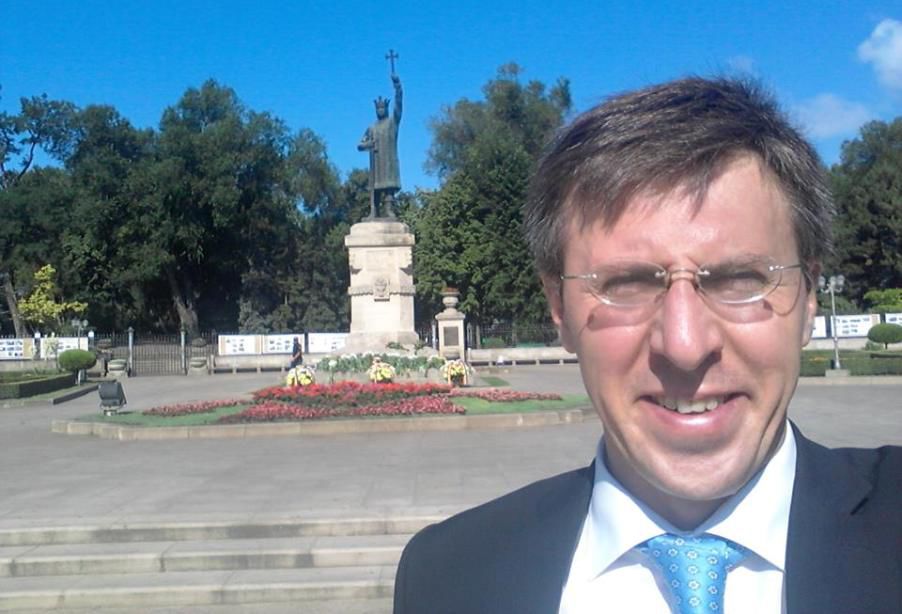 Социалисты уже заявили, что оспорят принятие закона в Конституционном суде.