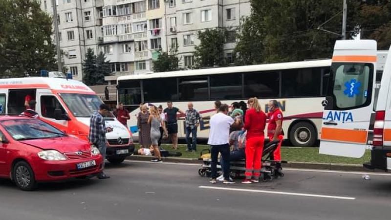На Ботанике двух пешеходов сбили прямо на "зебре".