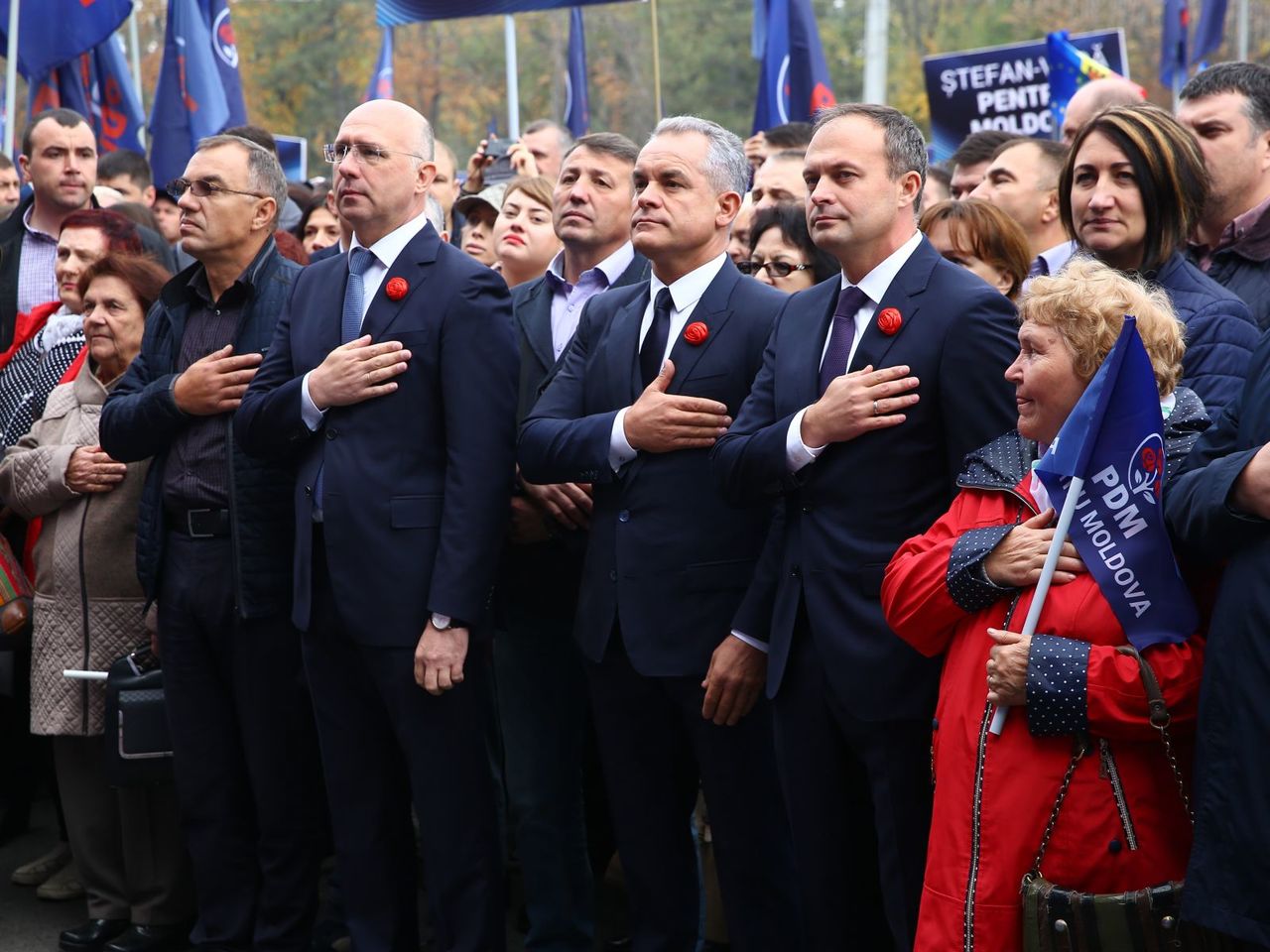 Демпартия опубликовала видеоролик: «Мы не сдадимся, не упадем».