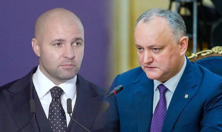 Вице-председатель ДПМ раскритиковал поездки президента в Москву.