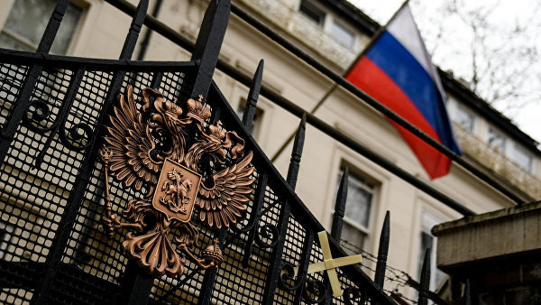 Дипломаты России и Британии впервые с марта получили визы.