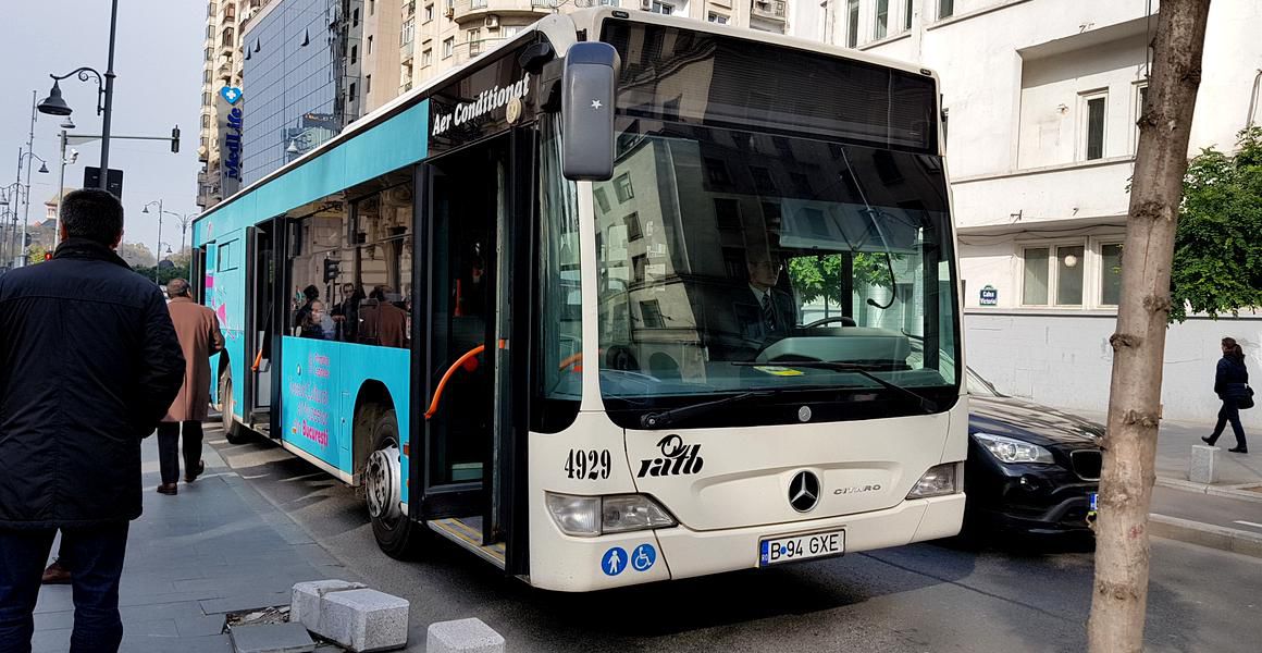 Un băiat, înjunghiat într-un autobuz pentru că mânca semințe