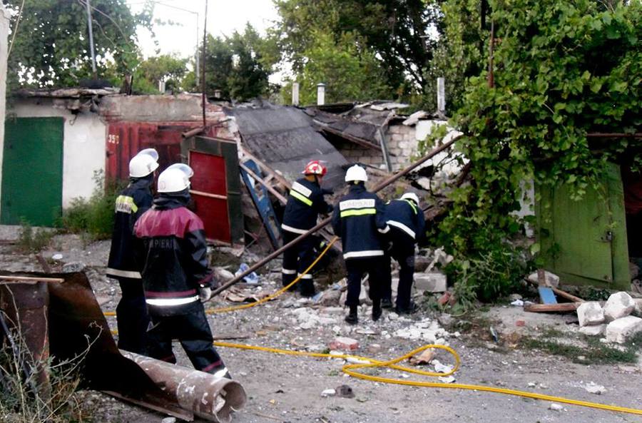 Se presupune că explozia s-a produs ca urmare a aprinderii unei ţigări în încăperea în care era concentraţie de gaz.