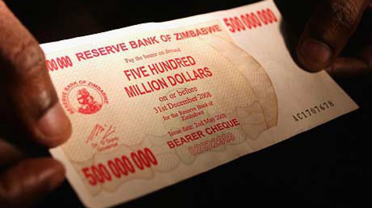 Salvarea economiei acestei ţări chinuite de criză a fost să adopte o nouă monedă: dolarul american.