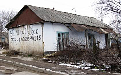 Жить людям в «городе-призраке» стало невыносимо.