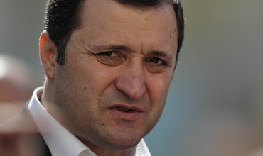 Филат заметил, что ранее, граждане, в чьих домах есть телевизор и холодильник , зная о предстоящей проверке, могли вынести их из дому и, таким образом, незаслуженно получали компенсации.