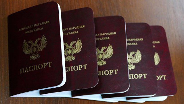 Лавров подчеркнул, что "в указе черном по белому написано, что руководствуемся мы при этом исключительно гуманитарными соображениями".
