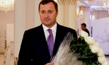 Întrebat cum trebuie să fie femeia ideală, premierul a răspuns că nu crede că există vreun bărbat care să poată da o asemenea definiție.