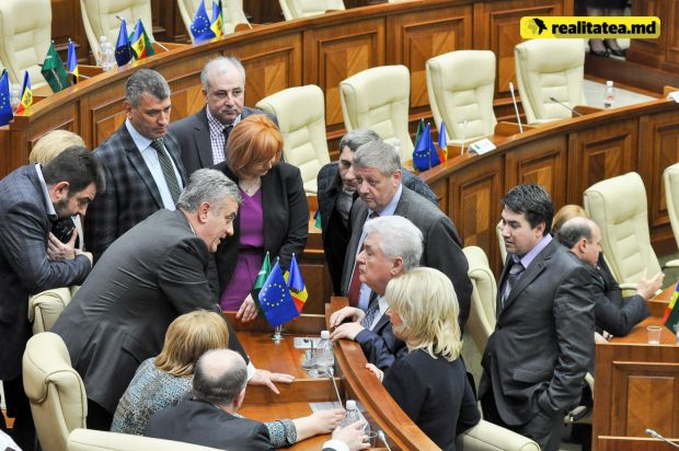 Deputatul și-a făcut publică declarația de venit și proprietate pentru 2014 în care indică doar faptul că, anul trecut, a adunat 107.143 de lei. Foto: realitatea.md
