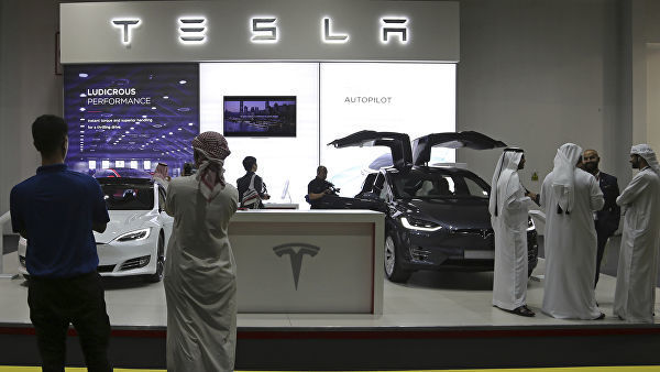 Убытки американского автопроизводителя Tesla по итогам четырех кварталов 2018 года составили порядка 976 миллионов долларов.