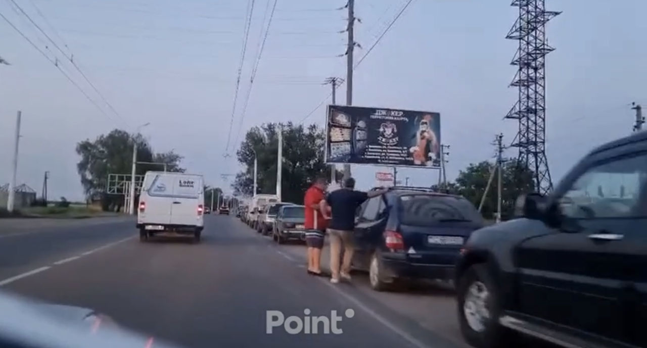 Cozi de câțiva kilometri s-au format la stațiile de alimentare cu gaz din Transnistria.