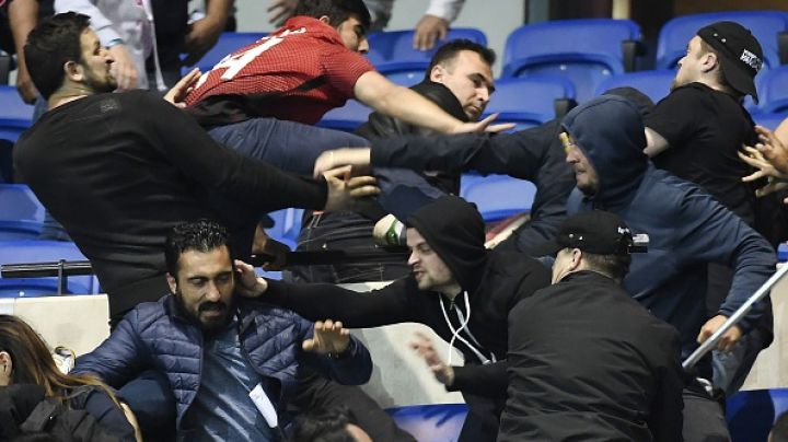 Olympique Lyon și Beșiktaș au fost excluse de UEFA din următoarele competiții europene. 