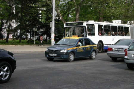 Primăria Chişinăului a aprobat lista actelor ce necesită a fi prezentate de către agenţii economici din capitală care prestează servicii de transport auto de călători în regim taxi.