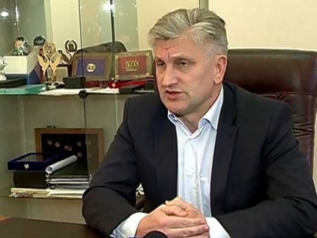 Aceeasi soarta au avut-o si alte materiale ajunse de la CNI la PG, materiale pe numele unor functionari mai mult sau mai putin importanti, toti insa cu probleme in declaratii.