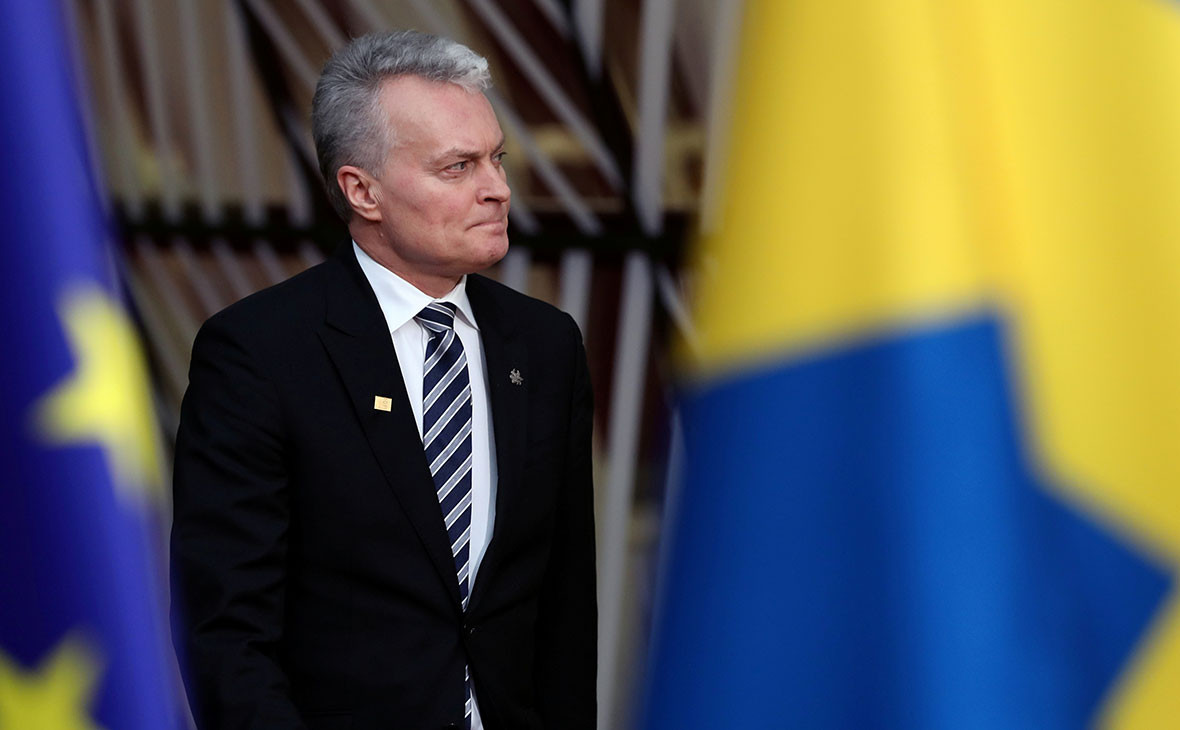 Президент Литвы введет ЧП в стране из-за событий на Украине.