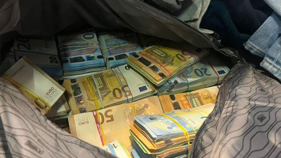 Мужчину, въезжавшего в Молдову с чемоданом денег, поместили под стражу.