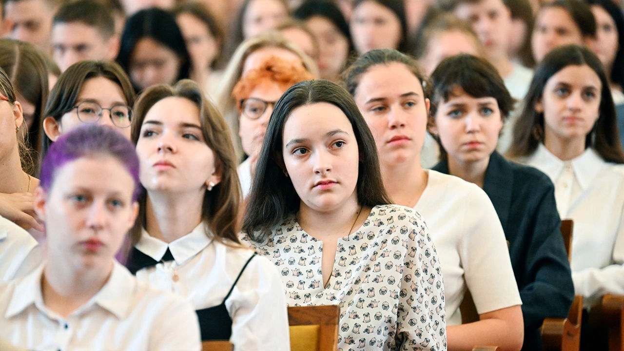 Studenții cer majorarea burselor până la nivelul minimului de existență.