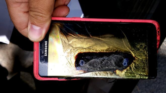 Samsung прекратил производство смартфонов Galaxy Note 7 из-за их возгорания.