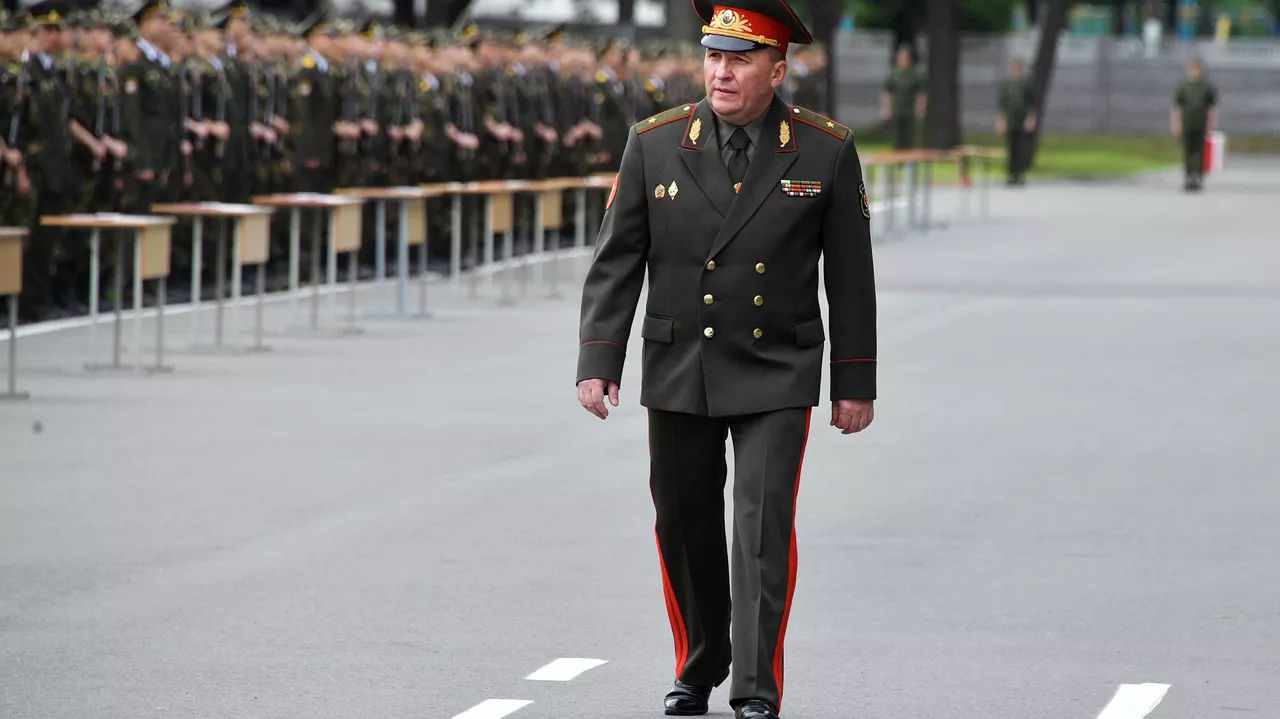 Белорусский министр обороны допустил создание народного ополчения.