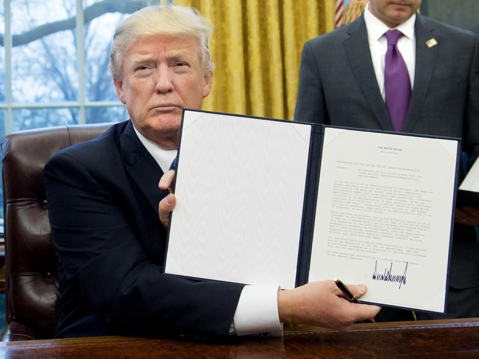 Trump: Trebuie să scăpăm de Loteria Vizelor. Este un dezastru. Foto: Libération