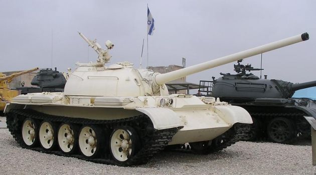 Пять золотых слитков обнаружил британский коллекционер в иракском Т-54.