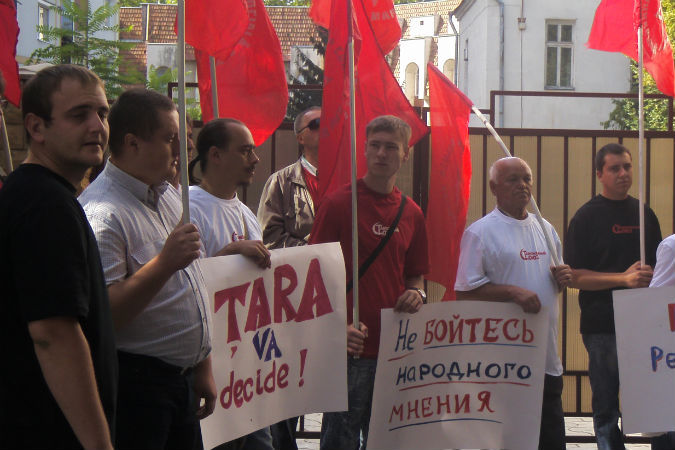 12 сентября представители "Социального марша" перед зданием КСТР провели акцию протеста.