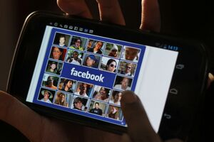 Utilizatorii de Facebook au identificat un diagnostic la ceea ce medicii au catalogat drept manifestare a acceselor de furie tipice vârstei