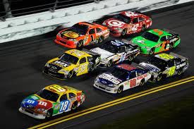Justin Allgaier l-a tamponat pe David Ragan, care a pierdut controlul maşinii şi s-a izbit de zidul de protecţie. Foto: badgroove.com