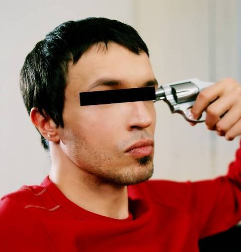 Elevul a fost transportat la spital în stare critică. Nicio altă personă nu a fost rănită în incident.