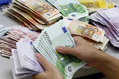 Pentru luni, 30 iunie, Banca Centrală a stabilit un curs de 19 lei și șapte bani pentru un euro.