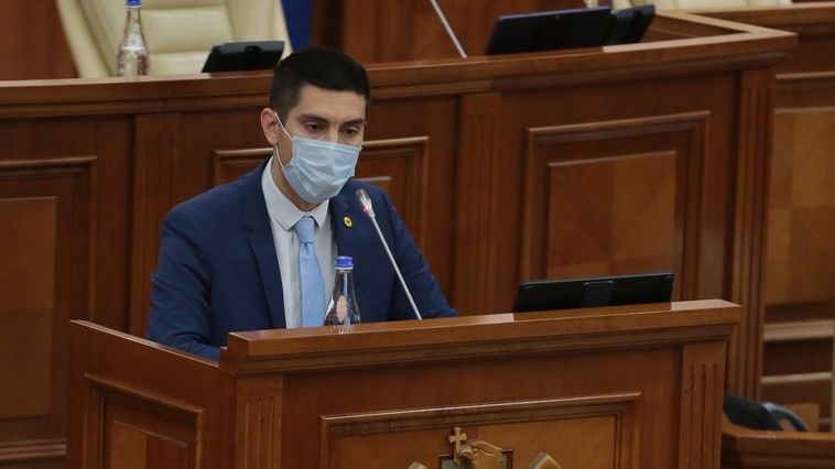 Вице-председатель парламента Михай Попшой.