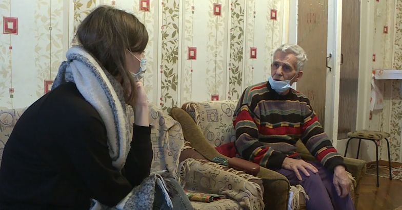 Оставшийся без дома артист Евгений Гынжу до сих пор не нашёл кров.