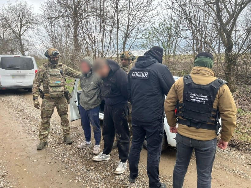 Житель Киева пытался попасть в Молдову за 13 тысяч долларов.