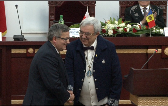 Президент Польши Бронислав Коморовский получил почетное звание Доктор Honoris Causa от Академии наук Молдовы.