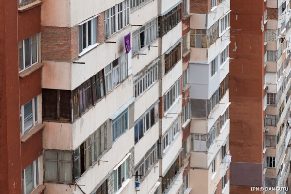 Locuinţele repartizate de stat vor trece în proprietatea unităţilor administrativ-teritoriale pe teritoriul cărora sunt amplasate dacă nu vor fi privatizate până în vara anului viitor.
